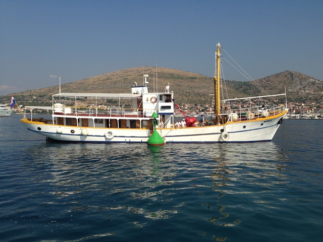 Postavljanje dvije svjetleće plutače na zapadnom prilazu luci Trogir